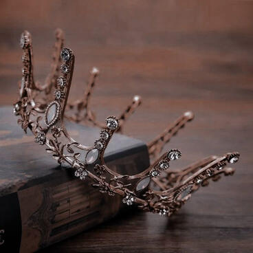 Between Tiara and Heart - The Pearl Magazine